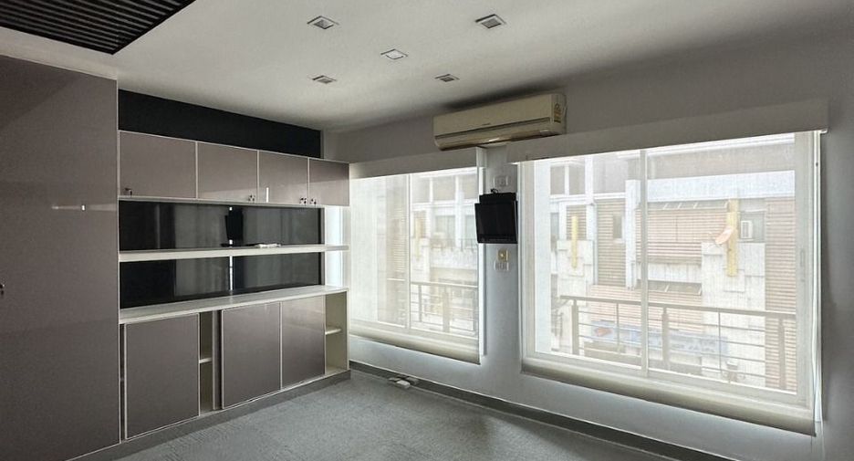 For rent office in Wang Thonglang, Bangkok