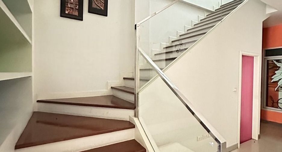 For rent office in Wang Thonglang, Bangkok