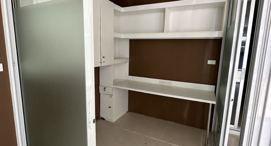 For rent office in Wang Thonglang, Bangkok