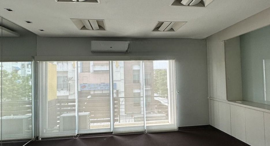 For rent office in Wang Thonglang, Bangkok