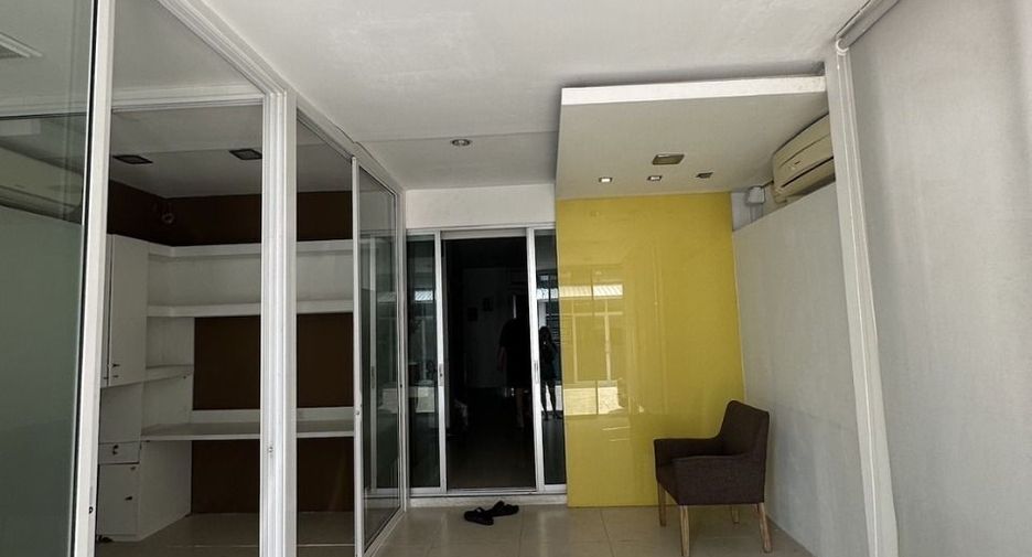 For rent office in Wang Thonglang, Bangkok