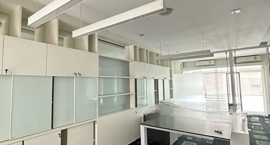 For rent office in Wang Thonglang, Bangkok