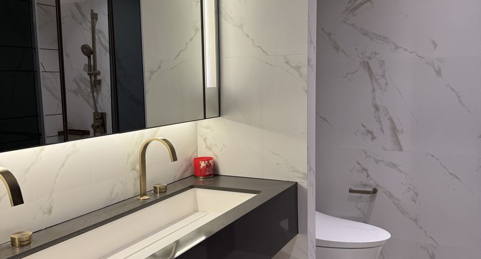 For rent 2 bedrooms condo in Khlong Toei, Bangkok