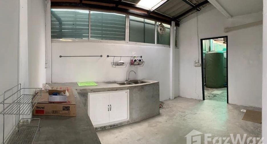 For rent 3 bedrooms townhouse in Bueng Kum, Bangkok