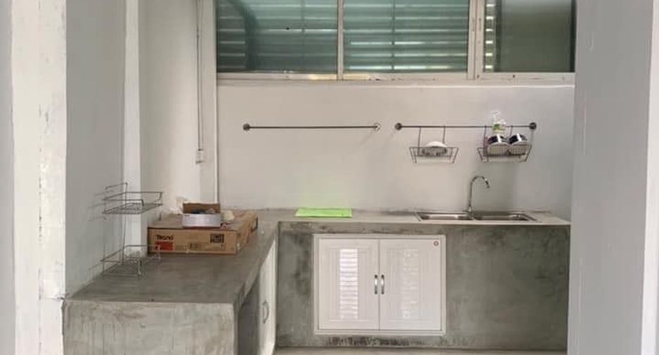 For rent 3 bedrooms townhouse in Bueng Kum, Bangkok