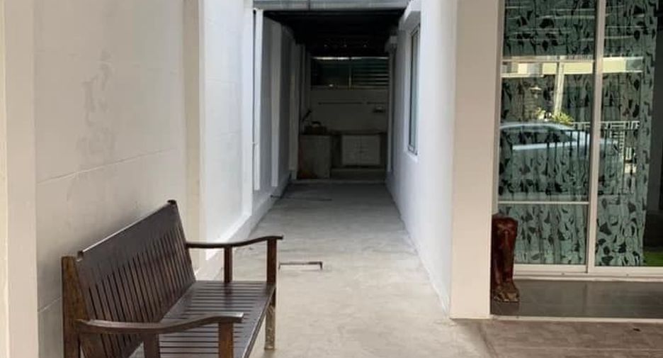 For rent 3 bedrooms townhouse in Bueng Kum, Bangkok