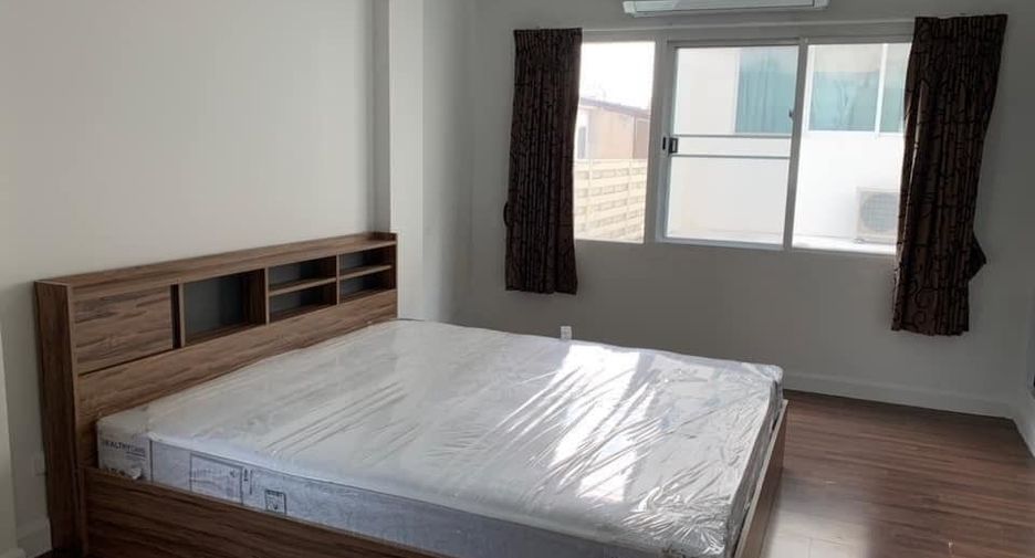 For rent 3 bedrooms townhouse in Bueng Kum, Bangkok