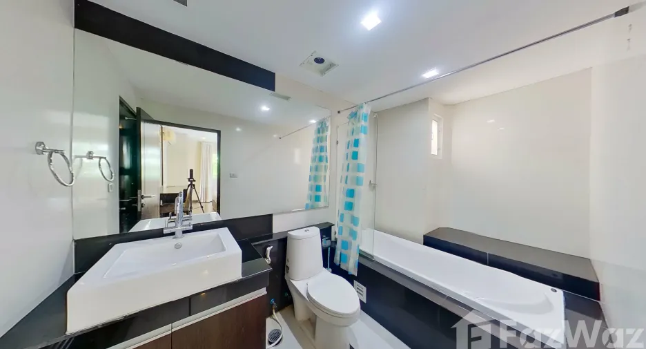 For rent 2 bedrooms condo in Khlong Toei, Bangkok