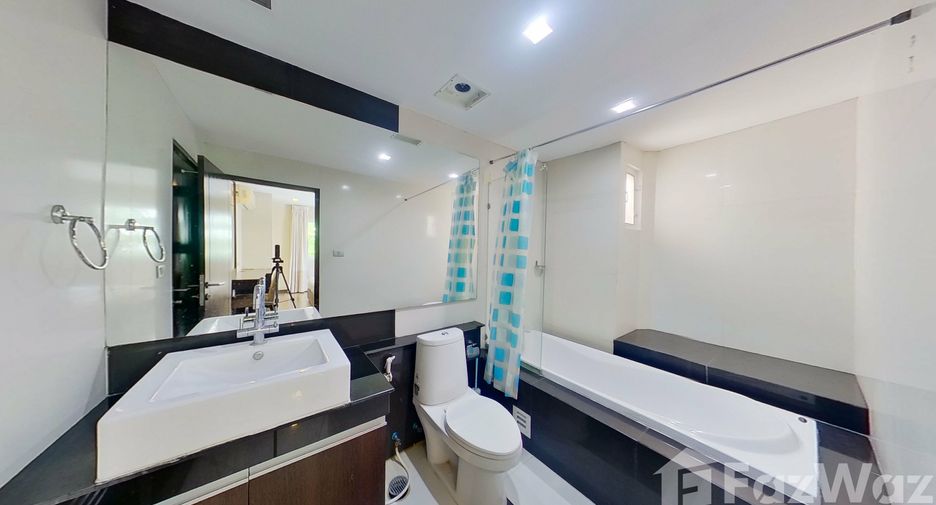 For rent 2 bedrooms condo in Khlong Toei, Bangkok