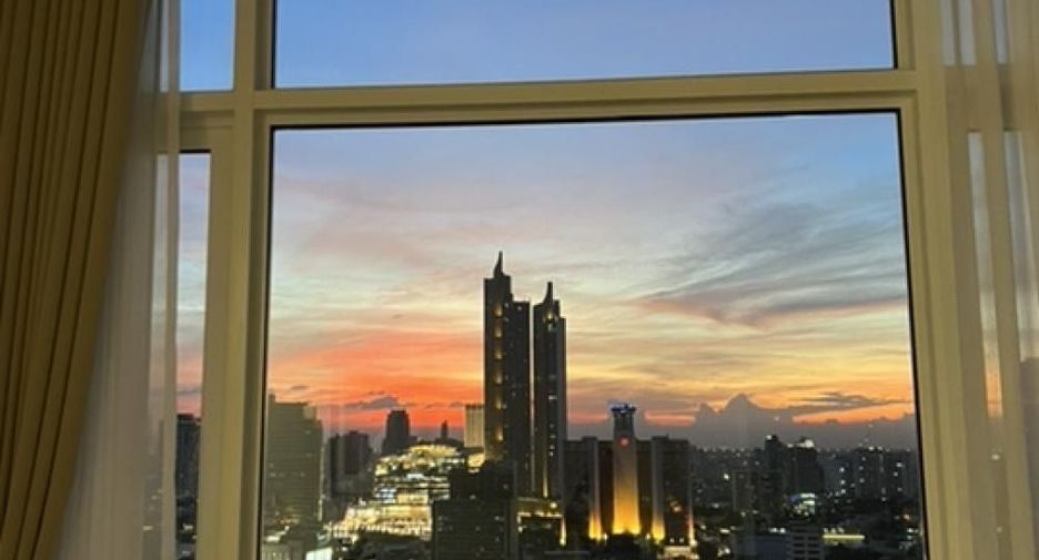 For rent 2 bedrooms condo in Bang Rak, Bangkok