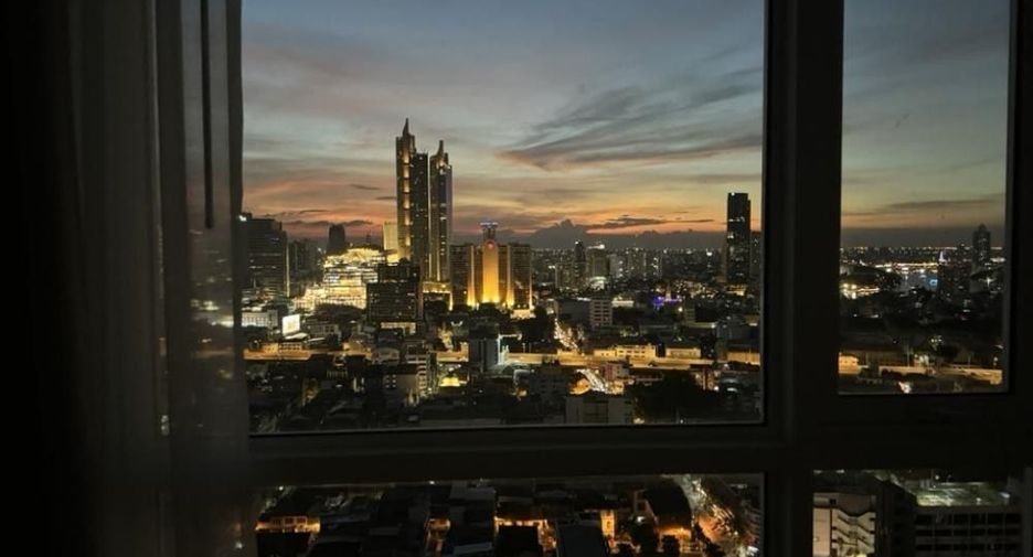 For rent 2 bedrooms condo in Bang Rak, Bangkok