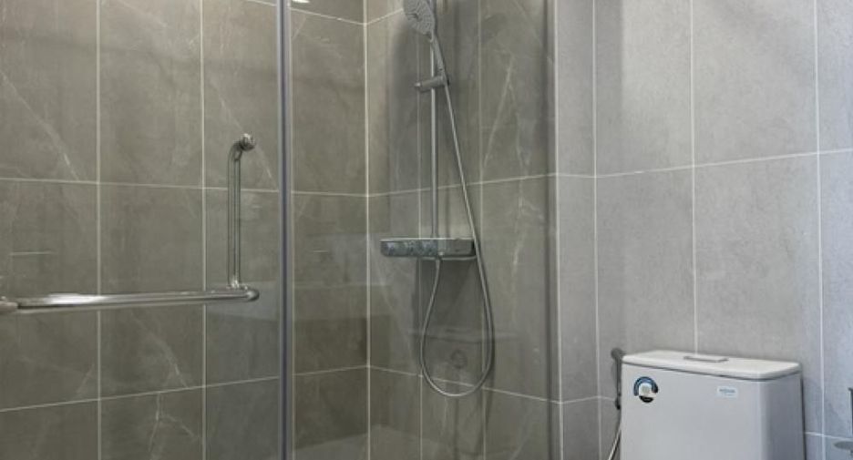 For rent 2 bedrooms condo in Bang Rak, Bangkok