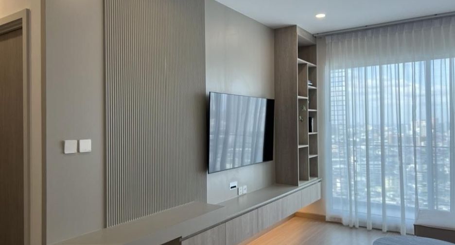 For rent 2 bedrooms condo in Bang Rak, Bangkok