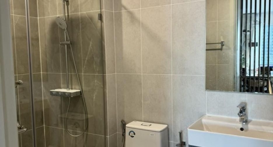 For rent 2 bedrooms condo in Bang Rak, Bangkok