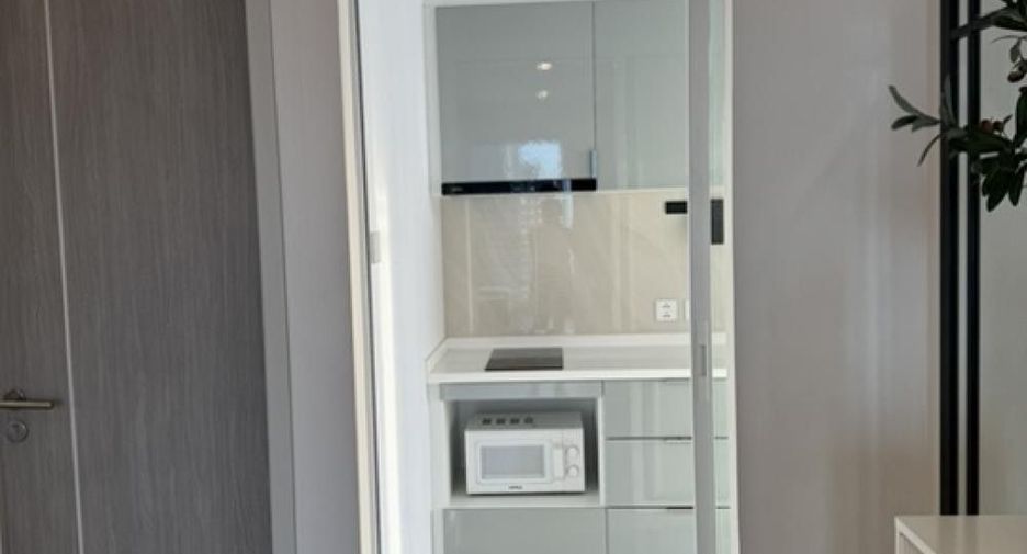 For rent 2 bedrooms condo in Bang Rak, Bangkok
