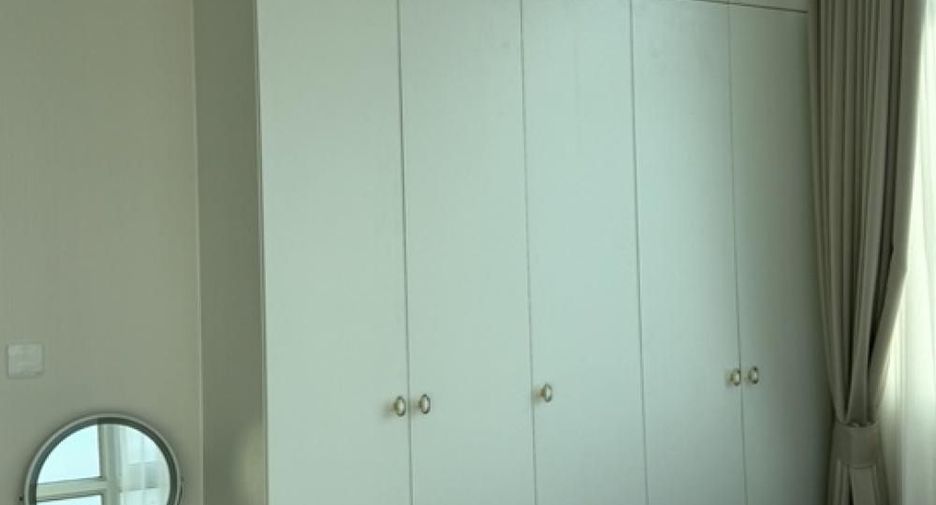 For rent 2 bedrooms condo in Bang Rak, Bangkok