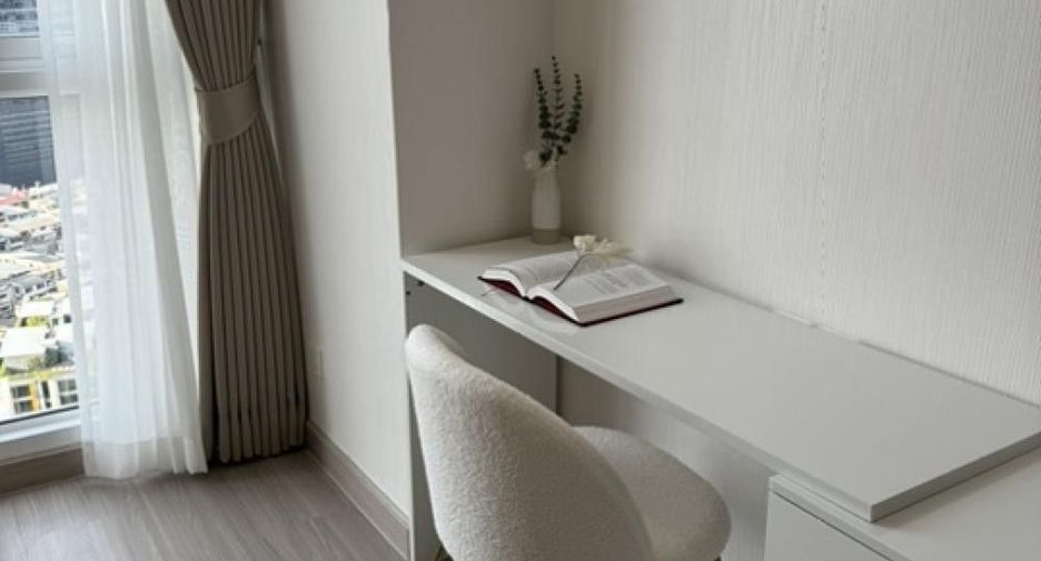 For rent 2 bedrooms condo in Bang Rak, Bangkok