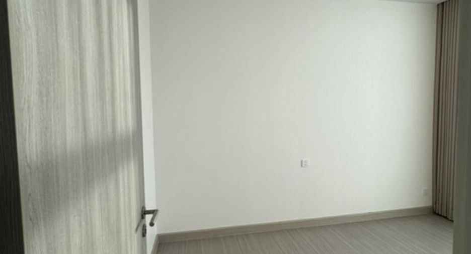 For rent 2 bedrooms condo in Bang Rak, Bangkok