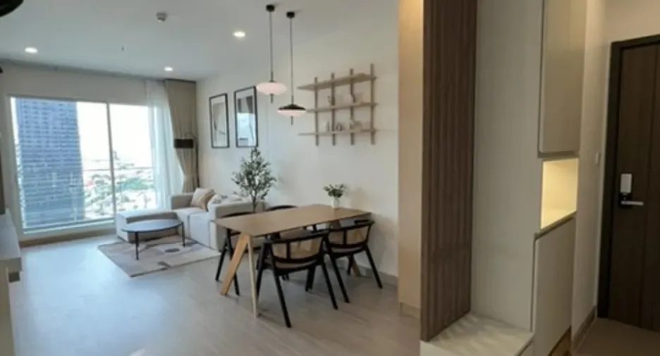 For rent 2 bedrooms condo in Bang Rak, Bangkok