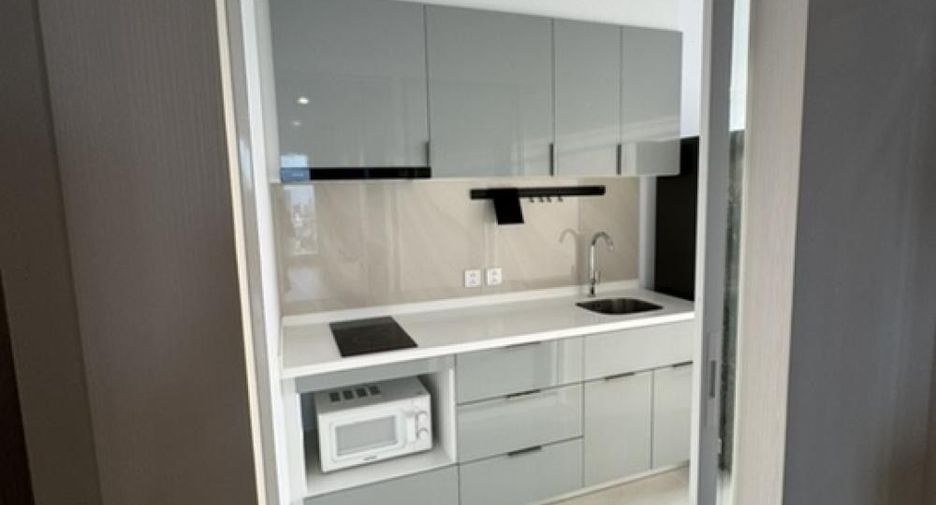 For rent 2 bedrooms condo in Bang Rak, Bangkok