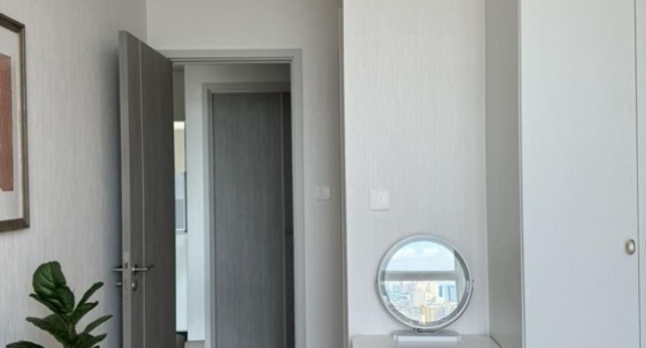 For rent 2 bedrooms condo in Bang Rak, Bangkok