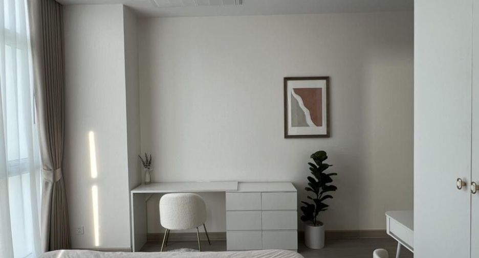 For rent 2 bedrooms condo in Bang Rak, Bangkok