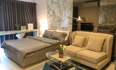 À louer studio condo à Khlong Toei, Bangkok