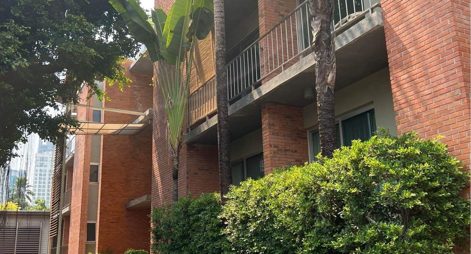 For rent 2 bedrooms apartment in Khlong Toei, Bangkok
