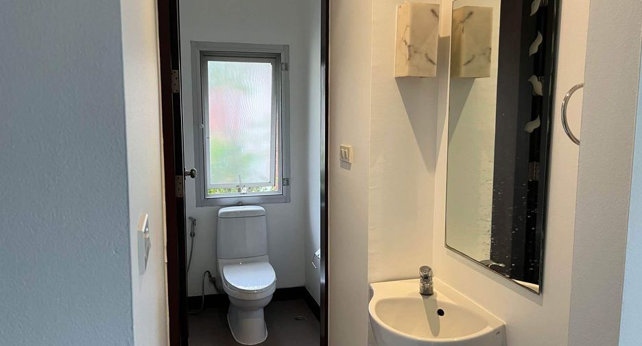 For rent 2 bedrooms apartment in Khlong Toei, Bangkok