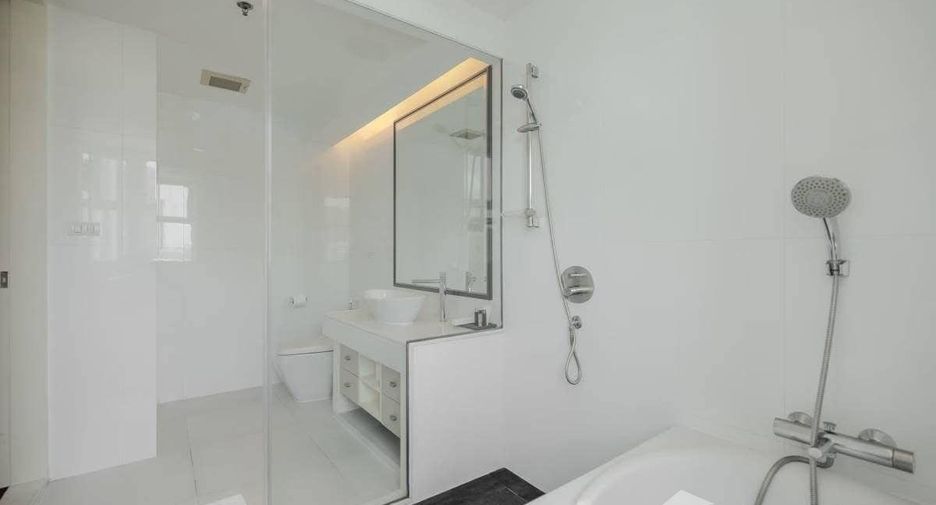 For rent 2 bedrooms apartment in Khlong Toei, Bangkok