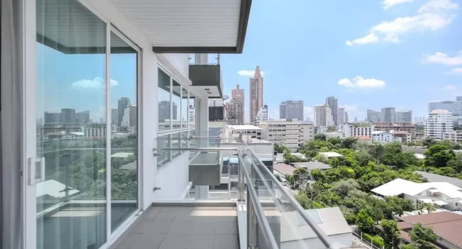 For rent 2 bedrooms apartment in Khlong Toei, Bangkok
