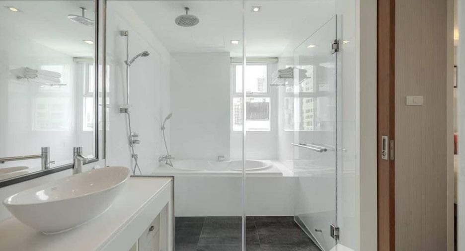 For rent 2 bedrooms apartment in Khlong Toei, Bangkok