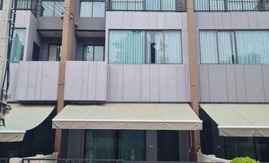 出租 3 卧室 联排别墅 在 Sai Mai, 曼谷