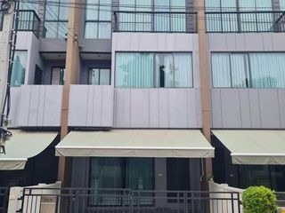 Casa adosada en alquiler de 3 habitaciones en Sai Mai, Bangkok