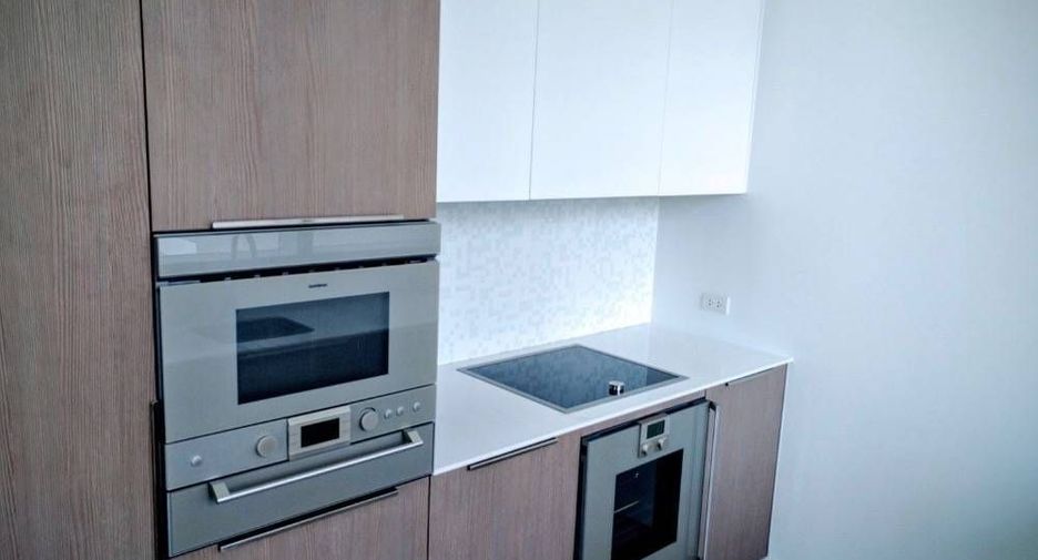 For rent 2 bedrooms condo in Pathum Wan, Bangkok