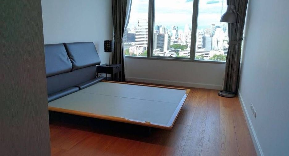 For rent 2 bedrooms condo in Pathum Wan, Bangkok