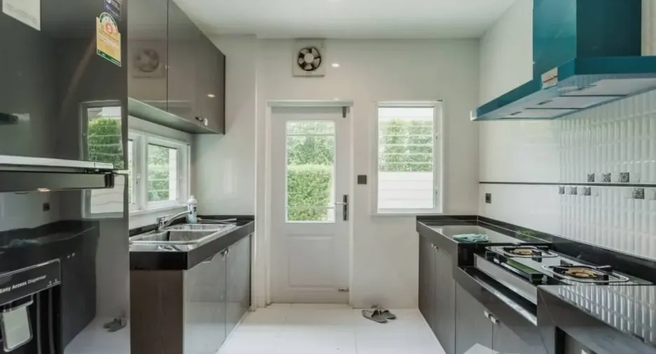 For rent 4 bedrooms house in Bang Phli, Samut Prakan
