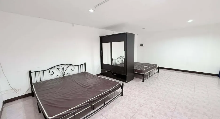 For rent 2 bedrooms condo in Din Daeng, Bangkok