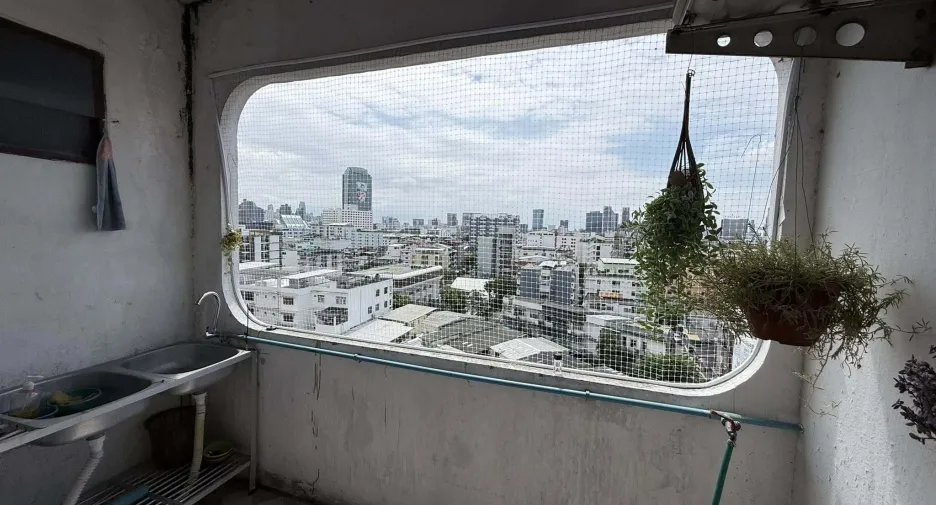 For rent 2 bedrooms condo in Din Daeng, Bangkok