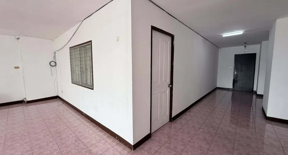 For rent 2 bedrooms condo in Din Daeng, Bangkok