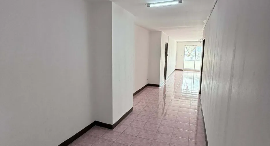 For rent 2 bedrooms condo in Din Daeng, Bangkok