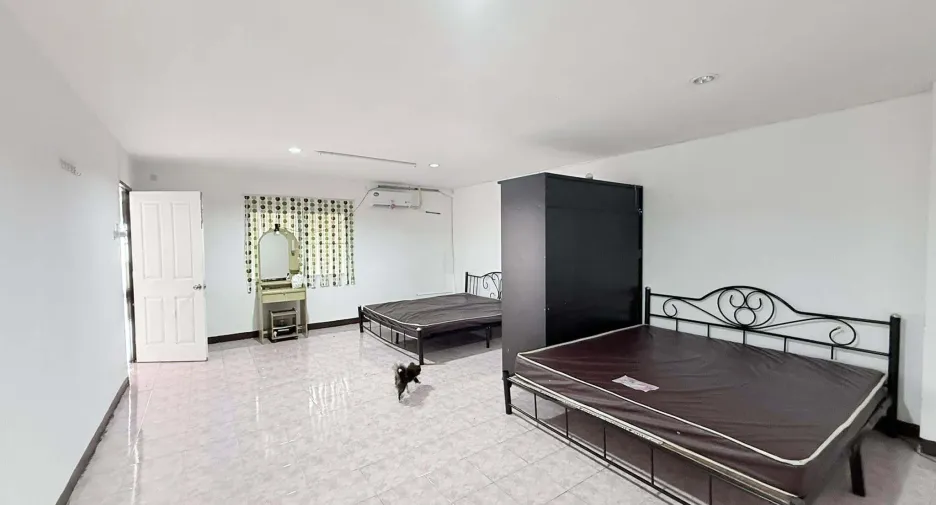 For rent 2 bedrooms condo in Din Daeng, Bangkok