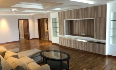 Condo en alquiler de 3 habitaciones en Khlong Toei, Bangkok