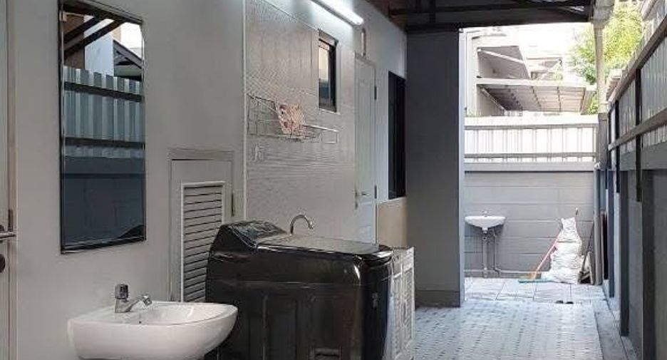 For rent 5 bedrooms house in Prawet, Bangkok