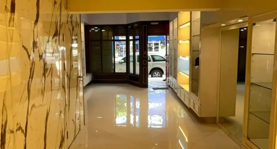 For rent 4 bedrooms retail Space in Yan Nawa, Bangkok