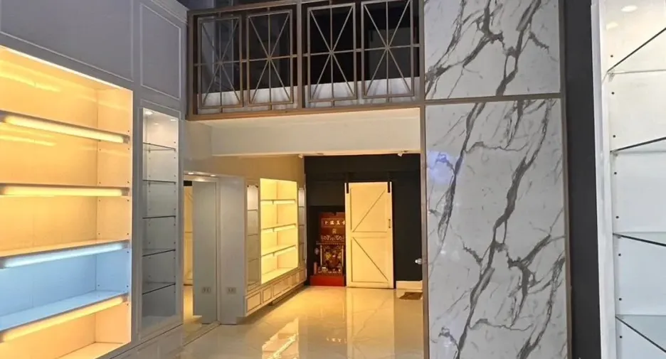 For rent 4 bedrooms retail Space in Yan Nawa, Bangkok