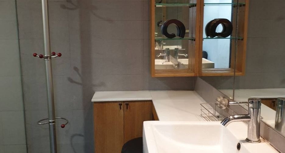 For rent 2 bedrooms condo in Watthana, Bangkok