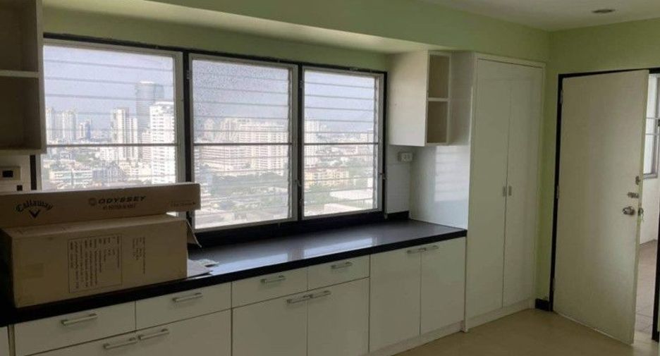 For rent 3 bedrooms condo in Watthana, Bangkok