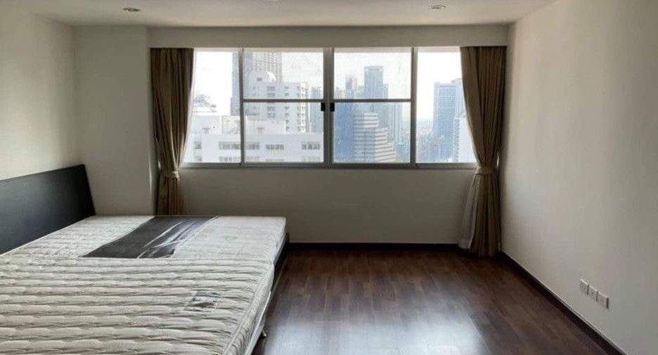 For rent 3 bedrooms condo in Watthana, Bangkok