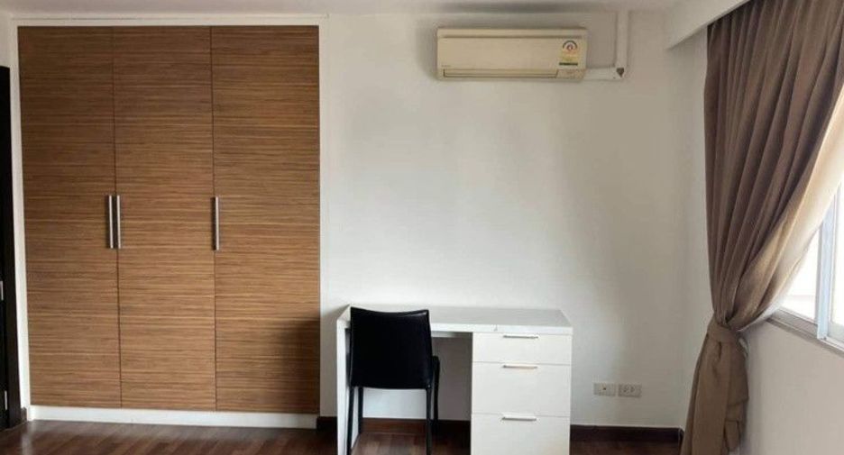For rent 3 bedrooms condo in Watthana, Bangkok